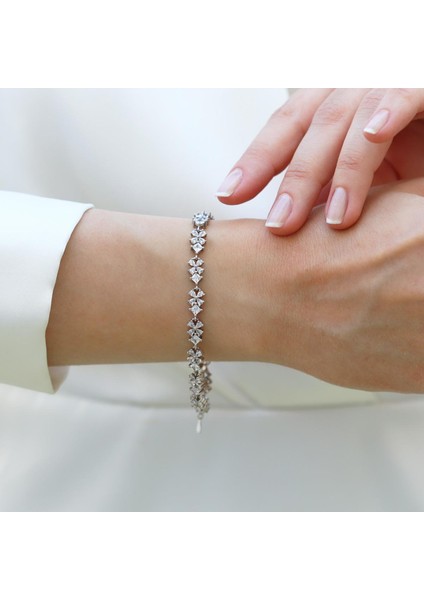 Çiçek Kare Taşlı Gümüş Bileklik modelleri