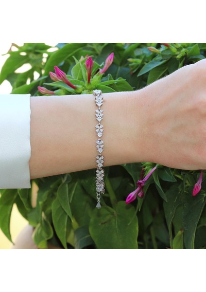 Çiçek Kare Taşlı Gümüş Bileklik fırsatları
