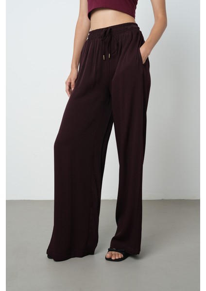 Kadın Düz Renk Altın Rengi Bağcık Detaylı Bol Paça Beli Lastikli Pantolon modelleri