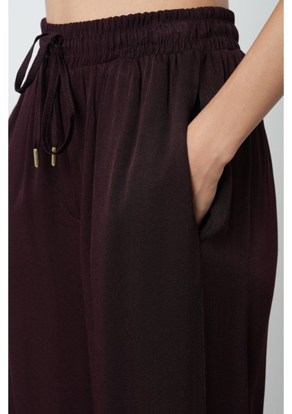 Kadın Düz Renk Altın Rengi Bağcık Detaylı Bol Paça Beli Lastikli Pantolon fırsatları