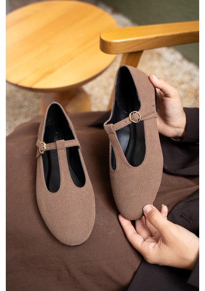 Judi Acı Kahve Süet Şerit Detaylı Babet