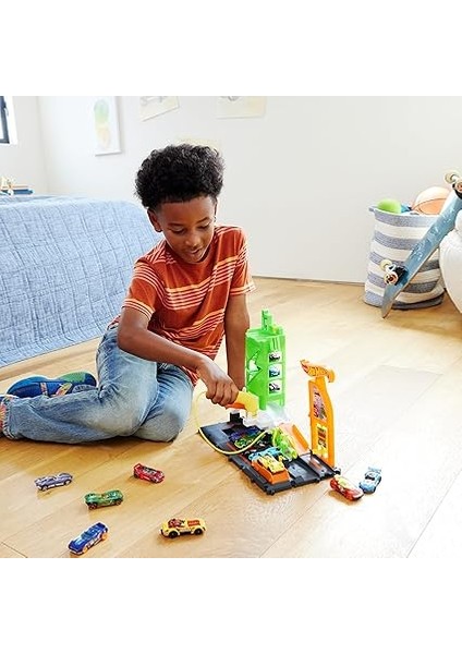 Wheels Elektrikli Araç Şarj Istasyonu Oyun Seti Hot Wheels Elektrikli Araç Şarj Istasyonu ve 1:64 Ölçekli Oyuncak Araba HTN79 fiyatları