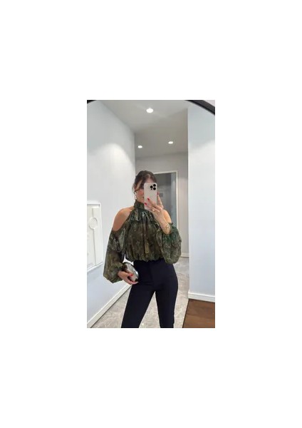 Desenli Düşük Omuzlu Belden Lastikli Şifon Bluz