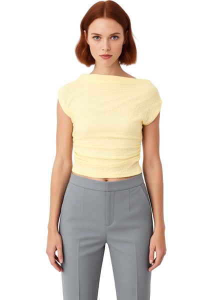 Büzgülü Detaylı Örme Bluz Yazın Rahatlığı ve Şıklığı Profesyonel Görünüm Modern Stil fiyatları