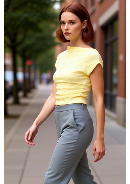 Büzgülü Detaylı Örme Bluz Yazın Rahatlığı ve Şıklığı Profesyonel Görünüm Modern Stil fırsatları