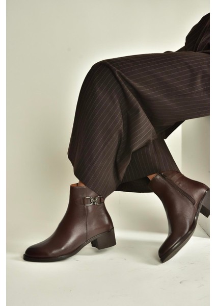 V555311503 Kahverengi Hakiki Deri Alçak Topuklu Kadın Bot