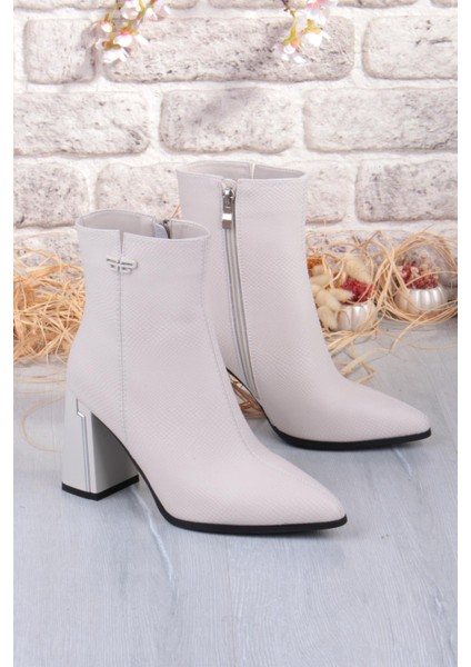 25K137 Baskılı Deri 8 cm Yükseklik Kalın Topuklu Sivri Burun Kadın Bot