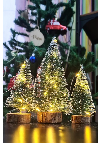 Hoşgeldin Yeni Yıl 3’lü Mini Noel Çam Ağacı Kar Efektli LED Işıklı Çam Ağaçları Seti 15 – 11– 10 cm modelleri