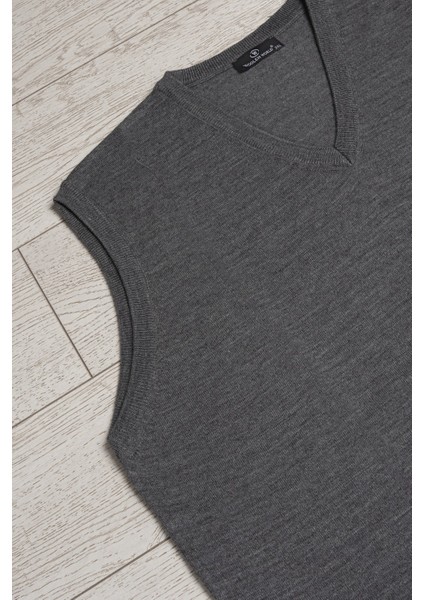 V Yaka Battal (Büyük Boy) Yünlü Kolsuz Triko Süveter fırsatları