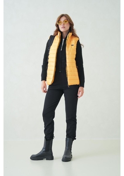 İçi Astarlı Su ve Rüzgar Geçirmez Cepli Kadın Yelek modelleri