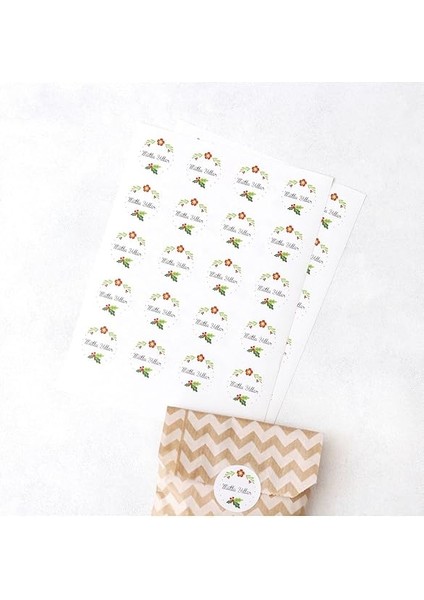 20 Adet Çam ve Kar Desenli Kese Kağıdı (18X30 Cm) ve Çiçekli Mutlu Yıllar Stickerdan Oluşan Set fırsatları