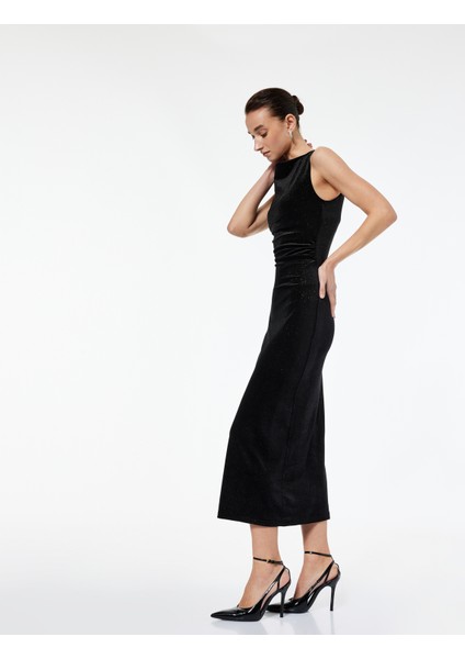 Kolsuz Yuvarlak Yaka Simli Uzun Kadife Elbise