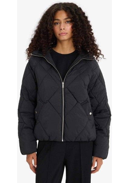 Su Geçirmez Regular Fit Kapüşonlu Mont F2803AX25WN indirimleri