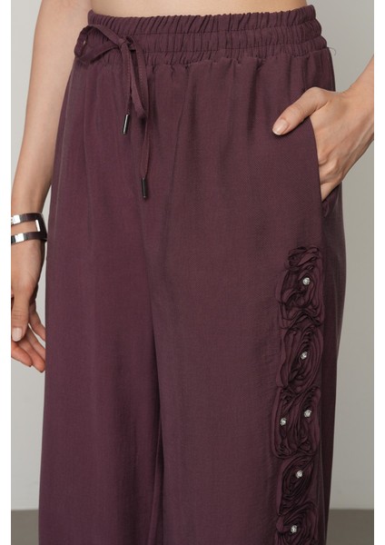 Kadın Şerit Gül ve Taş Detaylı Düz Renk Beli Lastikli Bol Paça Pantolon fiyatları