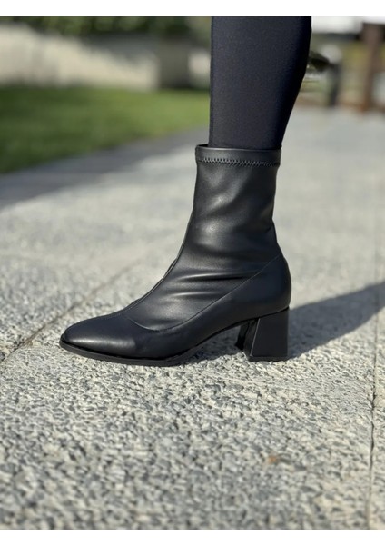 Felix Esnek Streç Kısa Topuklu Kadın Bot Büyük Numara fiyatları