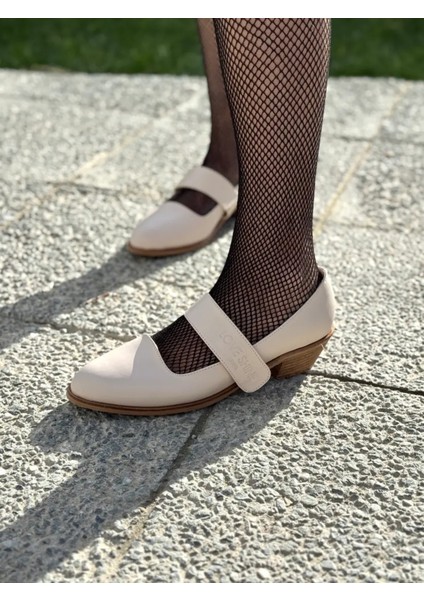 Alvesta Büyük Numara Ahşap Ökçeli Bantlı Kadın Ayakkabı Şık ve Rahat Stil
