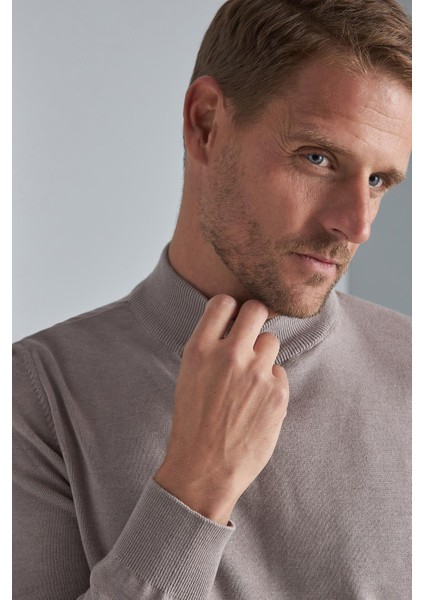 Bej Standart Fit Dar Kalıp Yarım Balıkçı Düz Uzun Kollu Triko fiyatları