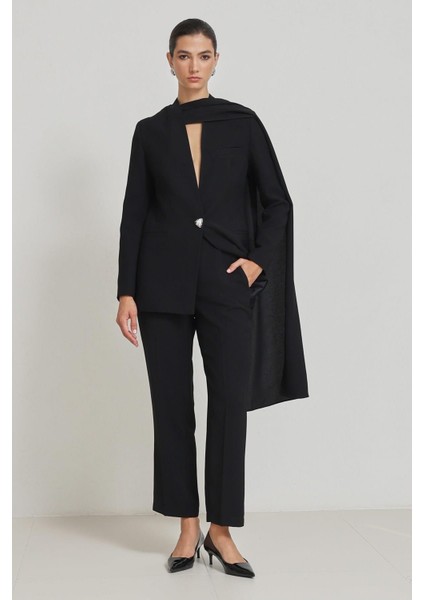 Siyah Pelerin Detaylı Kadın Takım Elbise fiyatları