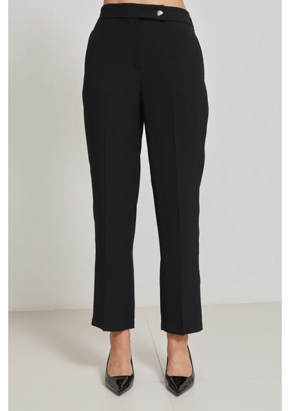 Siyah Pelerin Detaylı Kadın Takım Elbise fırsatları