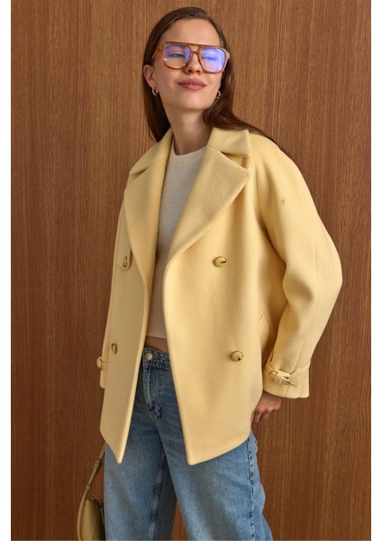 Pelerin ve Kol Patı Detaylı Kruvaze Kısa Kaban Sarı 3161 fiyatları