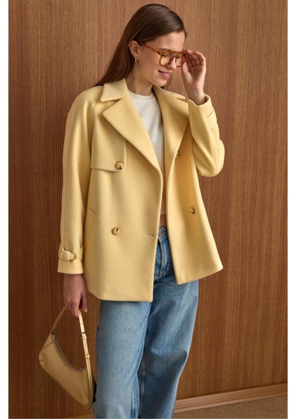 Pelerin ve Kol Patı Detaylı Kruvaze Kısa Kaban Sarı 3161 fırsatları