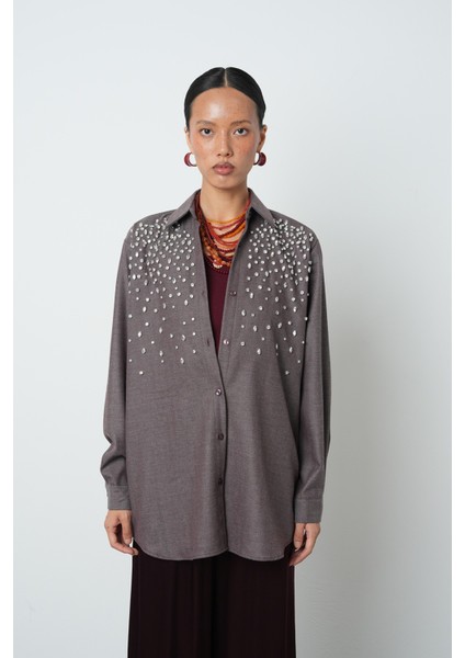 Kadın Önü ve Robası Taş Işlemeli Oversize Kesim Bordo Gömlek