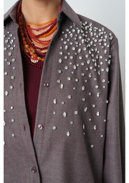 Kadın Önü ve Robası Taş Işlemeli Oversize Kesim Bordo Gömlek modelleri
