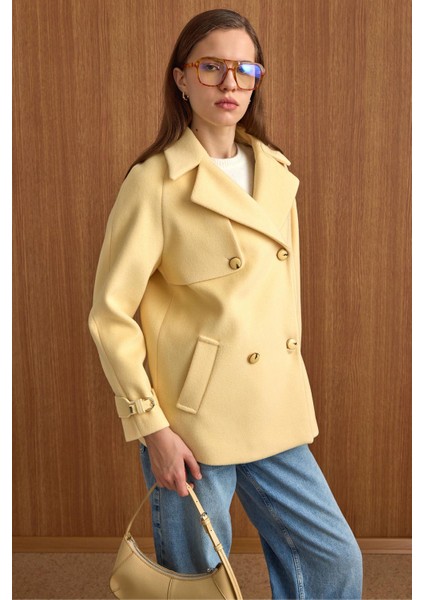Pelerin ve Kol Patı Detaylı Kruvaze Kısa Kaban Sarı 3161 indirimleri