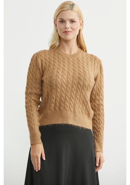 Yumoş Saç Örgü Motifli Triko Kazak - Karamel fiyatları