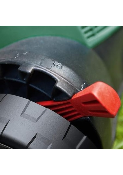 Elektrikli Çim Havalandırma Makinesi Universalrake 900 (900 W, 32 cm Çalışma Genişliği, 50 L Toplama Kutusu Kapasitesi, Karton Pakette) fırsatları