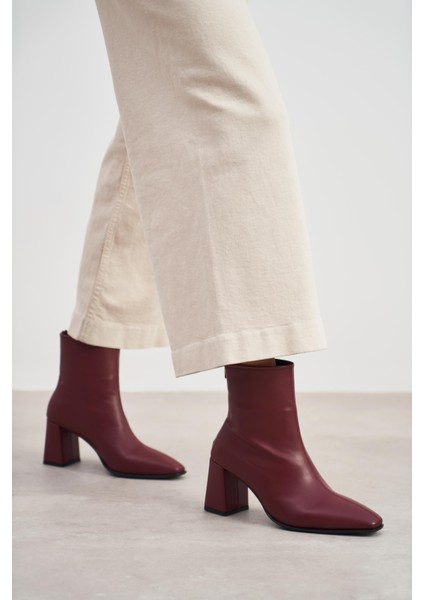 Layana Bordo Mat Sivri Burun Kalın Topuklu Arka Fermuar Detay Kadın Bot
