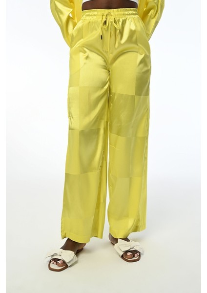 Kadın Rahat Kalıp Bol Paça Kare Desenli Sarı Jakarlı Pantolon modelleri