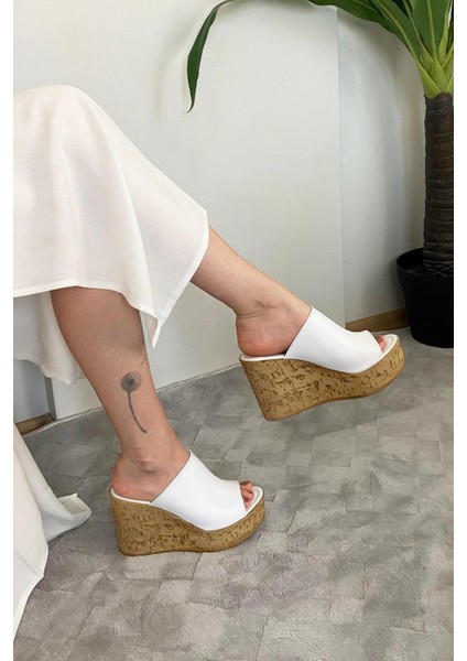 Kadın Limo Beyaz Dolgulu Mantar Taban Terlik 10 cm Beyaz fiyatları