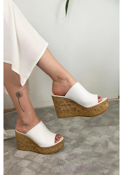 Kadın Limo Beyaz Dolgulu Mantar Taban Terlik 10 cm Beyaz modelleri