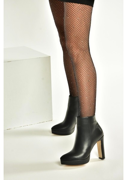 V820660109 Siyah Kalın Platform Topuklu Kadın Bot fiyatları