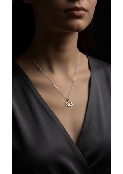 Sallantılı Lotus Gümüş Kolye fırsatları
