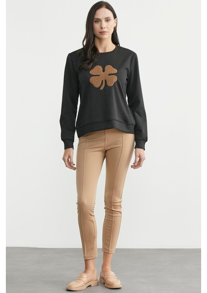 Kontrast Kabartma Baskılı Sweatshirt - Siyah