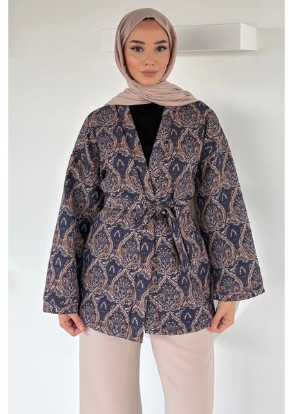 Kuşaklı Etnik Desen Kapitoneli Tesettür Ceket P-00018948