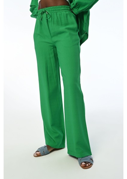Kadın Rahat Kalıp Bol Paça Beli Lastikli Düz Renk Pantolon
