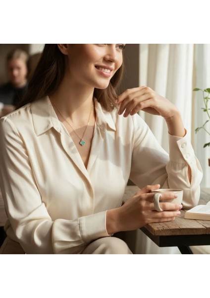 Kadın Kolye – Gold Zincir Üzerinde Turkuaz Taş Obje, Antialerjik ve Zarif Tasarım