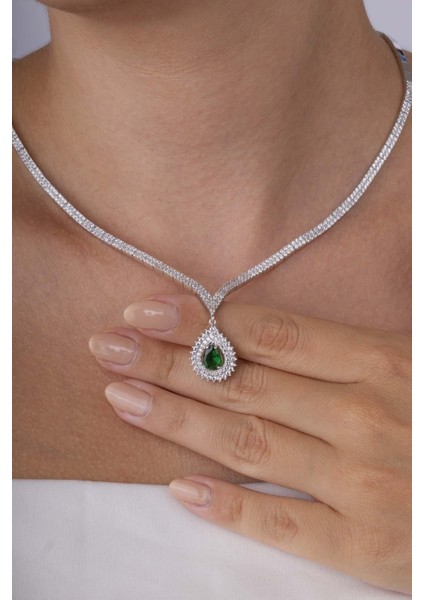 Hürrem Sultan Modeli Zümrüt Taşllı Damla Motifli 925 Ayar Gümüş Kolye