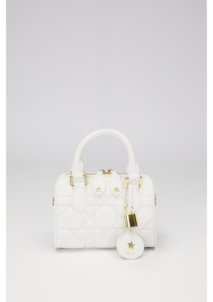 Beyaz Kilit Aksesuar Detaylı El Çantası