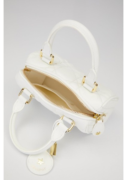 Beyaz Kilit Aksesuar Detaylı El Çantası modelleri