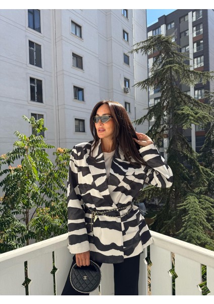 Keyymod Kadın Önde Çift Yırtmaçlı Zebra Desen Oversize Blazer Ceket