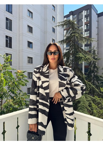 Keyymod Kadın Önde Çift Yırtmaçlı Zebra Desen Oversize Blazer Ceket fırsatları