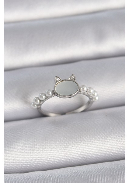 Pirinç Gümüş Renk Ayarlanabilir Beyaz Mineli Kedi Model Inci Detay Kadın Yüzük
