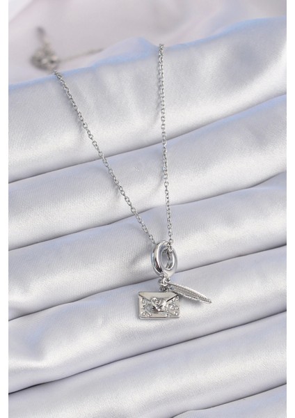 Bfs 316L Çelik Gümüş Renk Kalp Detay Mektup Figür Charm Model Kadın Kolye fiyatları