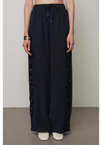 Kadın Şerit Gül ve Taş Detaylı Düz Renk Beli Lastikli Bol Paça Pantolon