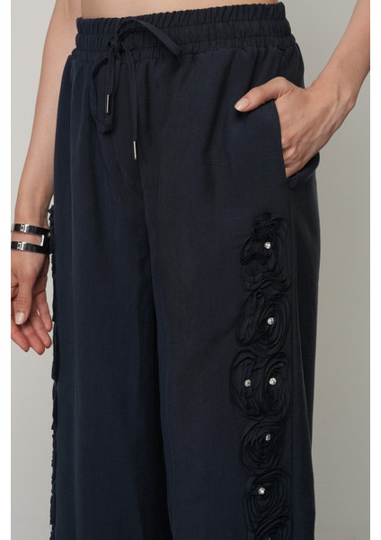 Kadın Şerit Gül ve Taş Detaylı Düz Renk Beli Lastikli Bol Paça Pantolon fiyatları
