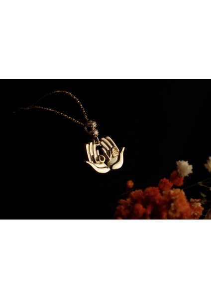 Ellerimde Aşk Kolye